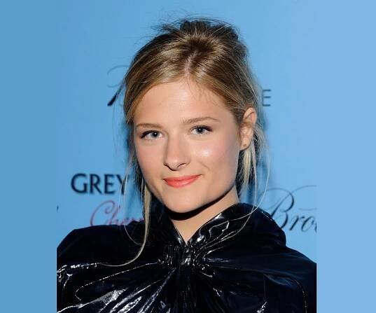 Louisa Jacobson Gummer Biography - Facts, Childhood, Family Life & Achievements of Model