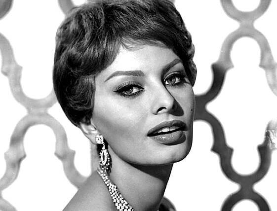 Nejlepší zbraní ženy je mužská fantazie. O ženské kráse se Sophií Loren
