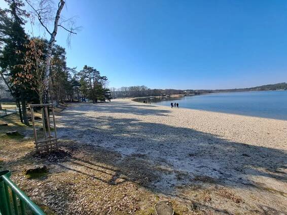 Fotogaléria • Pláž Máchovo jezero - přístaviště Hotel Port (Pláž) • Mapy.com