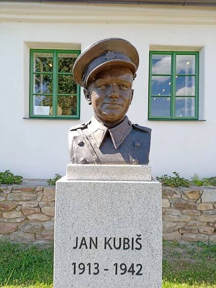 Soubor:Jan Kubiš 1913 1942.jpg – Wikipedie