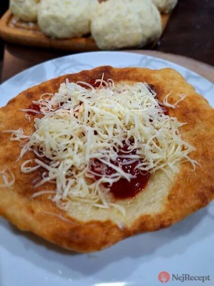 Nejlepší bramborové langoše – recept na těsto od kuchařky z jarmarku. | NejRecept.cz