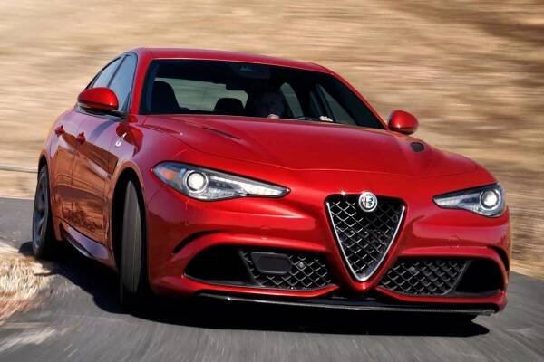 Giulia Quadrifoglio poprvé bez spalovacího motoru