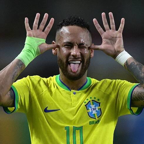 La Rolex portée par Neymar à Noël est une montre très chère qui va très bien avec son short Louis Vuitton