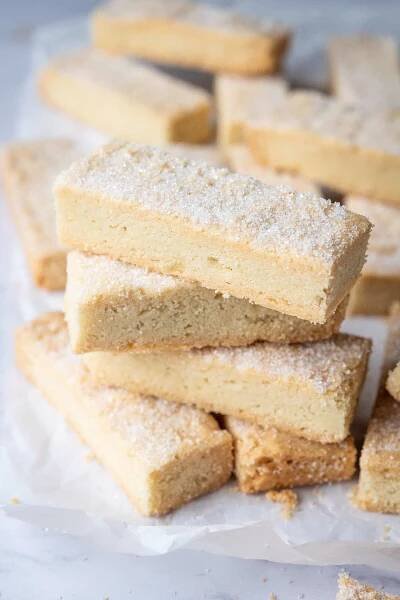 Vegan shortbread fingers - this easy vegan Scottish shortbread is buttery, crumbly and utterly delicious. It is simple to make too and just uses a few basic ingredients so there is no need to miss out on the classic biscuit even if you are vegan. #veganbaking #veganbiscuits #vegancookies #dairyfree