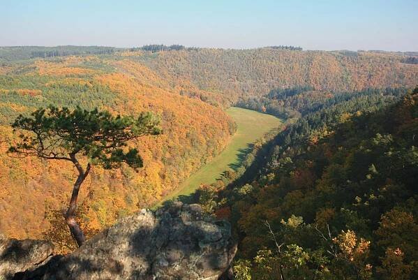 Malá skála  - výhled  směrem  na Čučice  2012