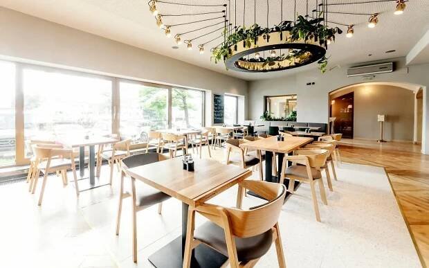 Krátce o GARDEN PUBU Moderní pivnice GARDEN RESTAURANT & PUB se nachází v prostorách původní ZAHRADNÍ RESTAURACE. Pilně