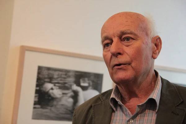 Výstava: Fotografie lidiček z ulice, člověčenství a humoru Františka Dostála