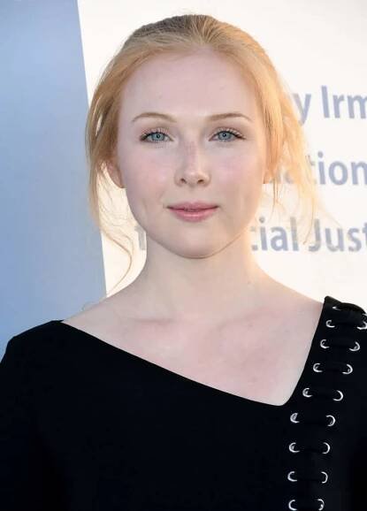 41 Hottest Pictures Of Molly C. Quinn | CBG
