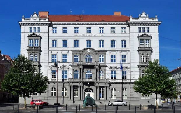 Galerie: Církev sv. Korony neuspěla. Nejvyšší správní soud odmítl její registraci - Galerie - Echo24.cz