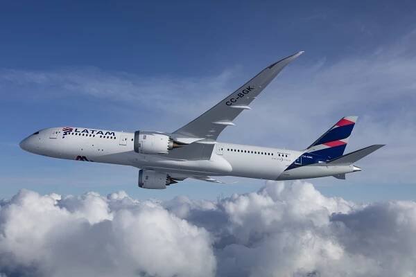 LATAM Boeing 787-9 Dreamliner