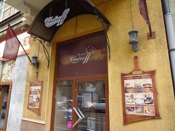 FOTO: V pražské restauraci připravovali jídlo vedle plísně. Hygiena rychle zasáhla