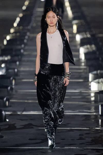 Saint Laurent весна-лето 2020 Ysl 2022 Spring Summer, Ysl Spring 2025, Saint Laurent Winter 2022, Ysl 2025 Spring Summer, Saint Laurent Fall 2022 Ready-to-wear, Yves Saint Laurent Paris, Fashion Week Outfit, Catwalk Fashion, Vogue Russia