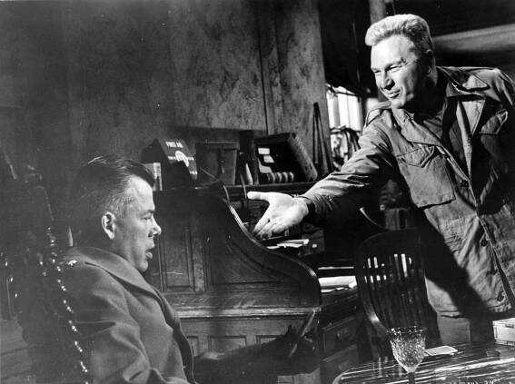 Útok! - Z filmu - Lee Marvin, Eddie Albert