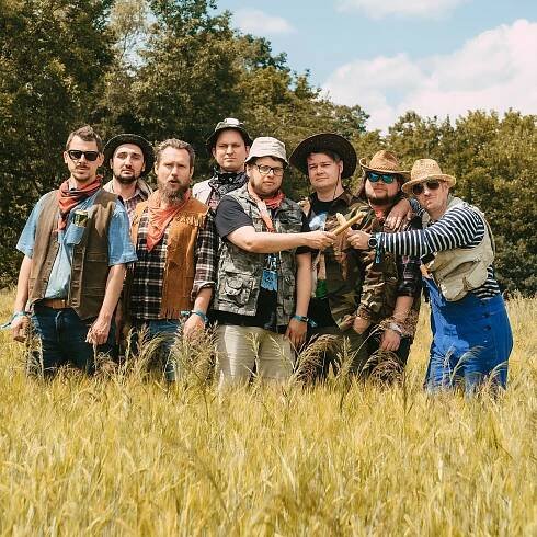 Láskyplný výsměch české country. Lufťáci a jejich „jednodenní“ album jsou hudební senzace roku