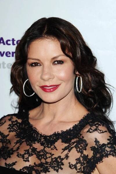 Catherine Zeta-Jones a Douglas překonali rakovinu i krizi