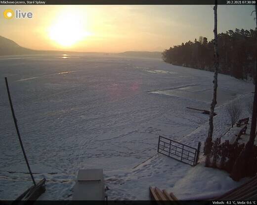 Zamrzlé Máchovo jezero