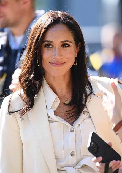 Meghan Markle Smiling Loose Curls Ivory Blazer 2023 Invictus Games