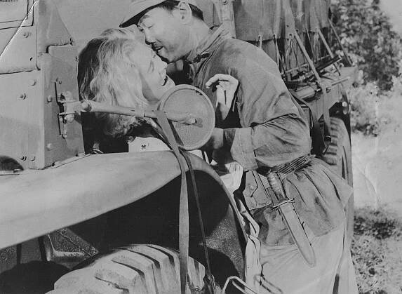 Shirley Knight