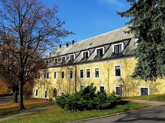 Soubor:Bystré, zámek (2).jpg