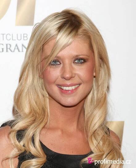 Tara Reid - celebrity účes - HappyHair
