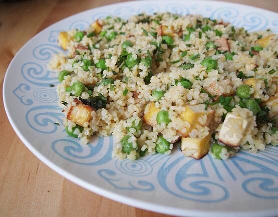 Bulgur s hráškom, mätou a tofu