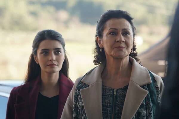 Tülin Yazkan, Konca Cilasun - Velvyslancova dcera - Z filmu