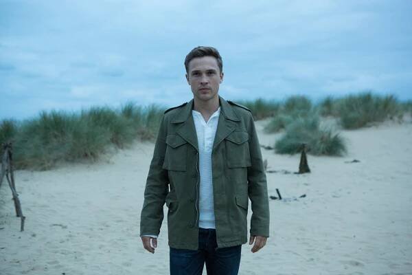 Královská rodina - To Show My Duty in Your Coronation - Z filmu - William Moseley