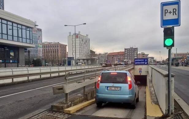 Olomoucké podzemní parkoviště zavřela na tři týdny porucha tiskárny lístků