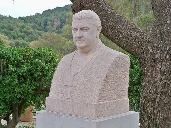 Soubor:Monument to Manuel González García 01.jpg