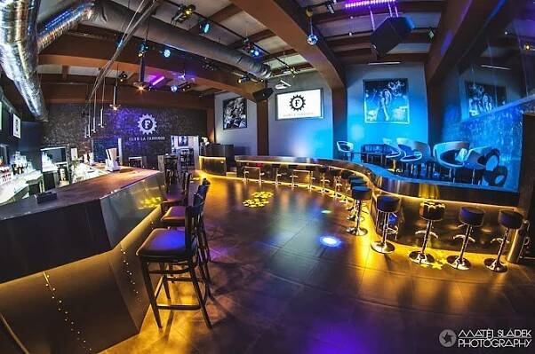 Noční kluby Hradec Králové: Průvodce nejlepšími místy pro zábavu a tanec