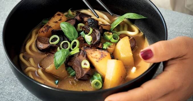 Miso polévka s kedlubnou a houbami podle Chili Ta Thuy – zahřeje, zasytí a posílí imunitu