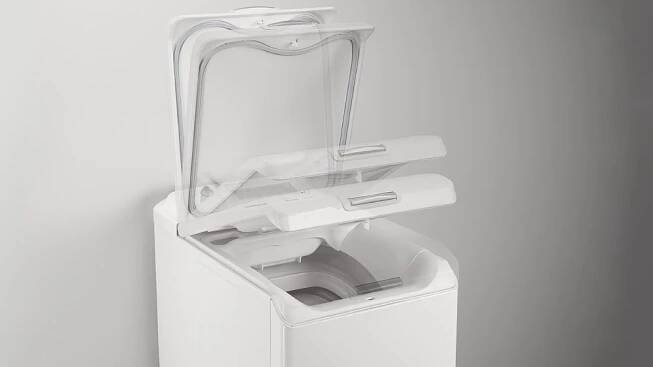 Otevírání poklopu u pračky ELECTROLUX PerfectCare 600 EW6TN24262C_02