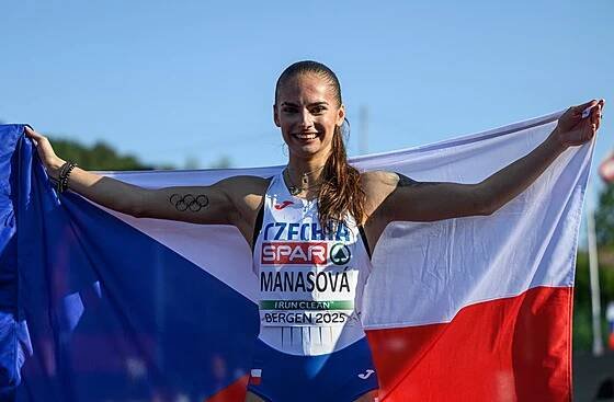 Karolína Maňasová slaví triumf na ME do 23 let v Bergenu.