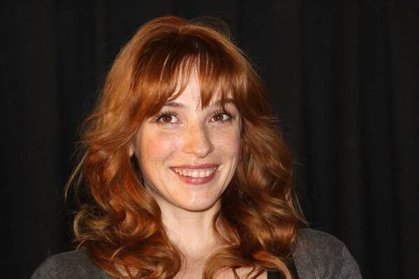 "Nevadí mi, že jsem zaškatulkovaná jako prsatá a pihatá zrzka." Vica Kerekes slaví 42