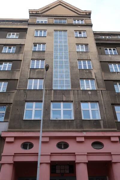 Maceškův palác, Vinohradská čp. 2165/48
