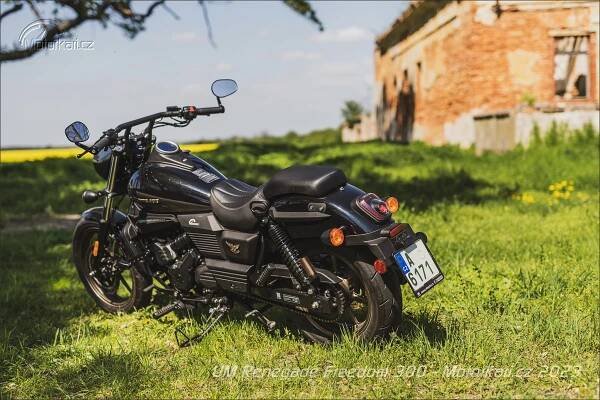 Keeway V302 C vs. UM Renegade Freedom 300: Harleye pro juniory | Motorkáři.cz
