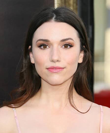 Close-Up Grace Fulton Wallpaper