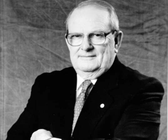 Allan McLeod Cormack Biography - Facts, Childhood, Family Life & Achievements