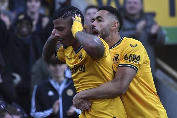Wolverhampton zvíťazil nad Chelsea 2:1 - Hlavné správy