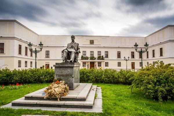Architektura Karviné: historické stavby, lázeňské objekty i zašlý lesk 60. let - VW WACHAL a.s.
