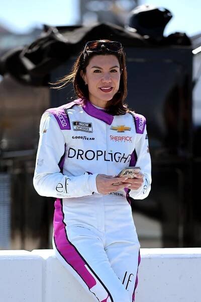 Vyhrožují mi smrtí, bojí se zkušená závodnice po havárii v NASCAR