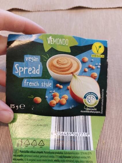 Hummus z Lidlu. Mě chutnal,syn opět jen ochutnal a nechtěl.