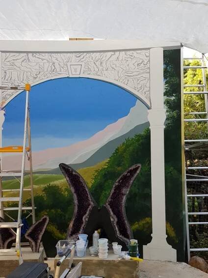 Trompe Wingwall Day 22 - Painting greenery