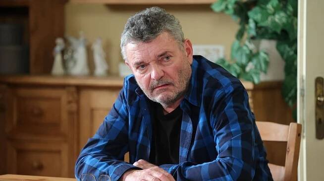 Bydlení Jiřího Štrébla alias Miloše z Ulice: Panelákový byt v Podolí proměnil v chalupu plnou dřeva a starožitností