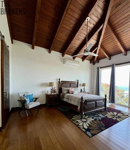 LUXURY 3BD & 3.5BT Home First Bight, Roatan | Reality.iDNES.cz 