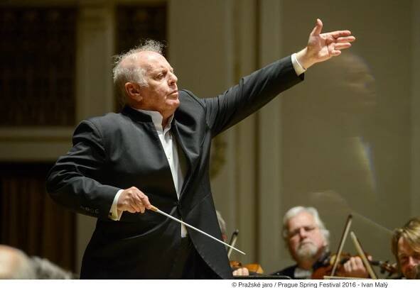 Poděkoval Merkelové a Schäublemu. Slavný dirigent Barenboim končí v Berlíně