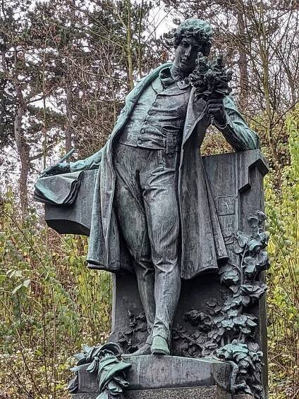 File:Karel Hynek Mácha pomník.jpg - Wikimedia Commons