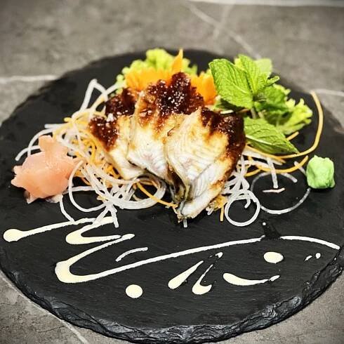  S44. UNAGI SASHIMI
