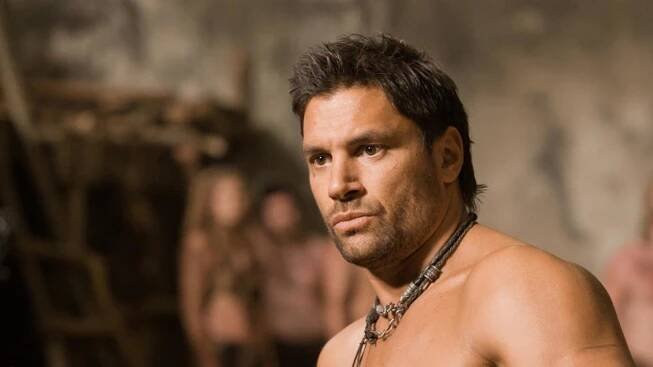 Manu Bennett jako Crixus