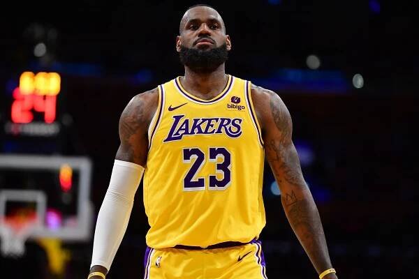 James přidá 22. sezonu v NBA, s Lakers se dohodl na nové smlouvě